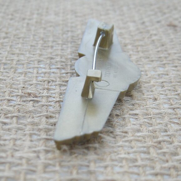 Vintage Plastic Eastern Airlines Souvenir Jr. Pilot Wings Pin - Picture 7 of 10